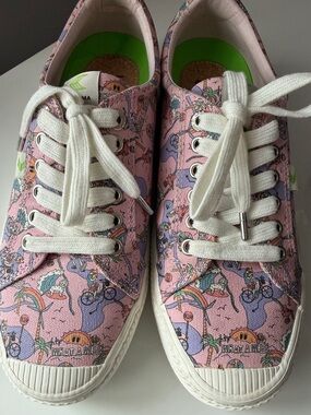 Cariuma x Crooked Media Lovett or Leave It Collab Sneakers W10/M8.5